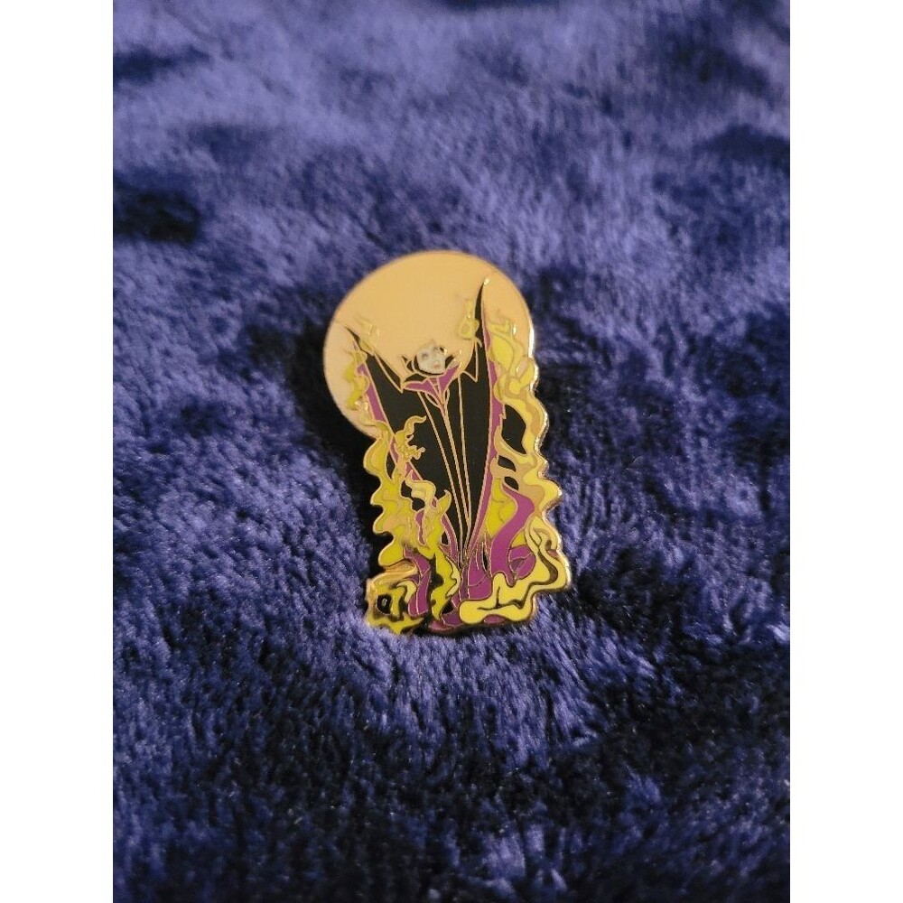 Vintage Disney Maleficent Transformation Pin – 2002 Search for Imagination – Glo
